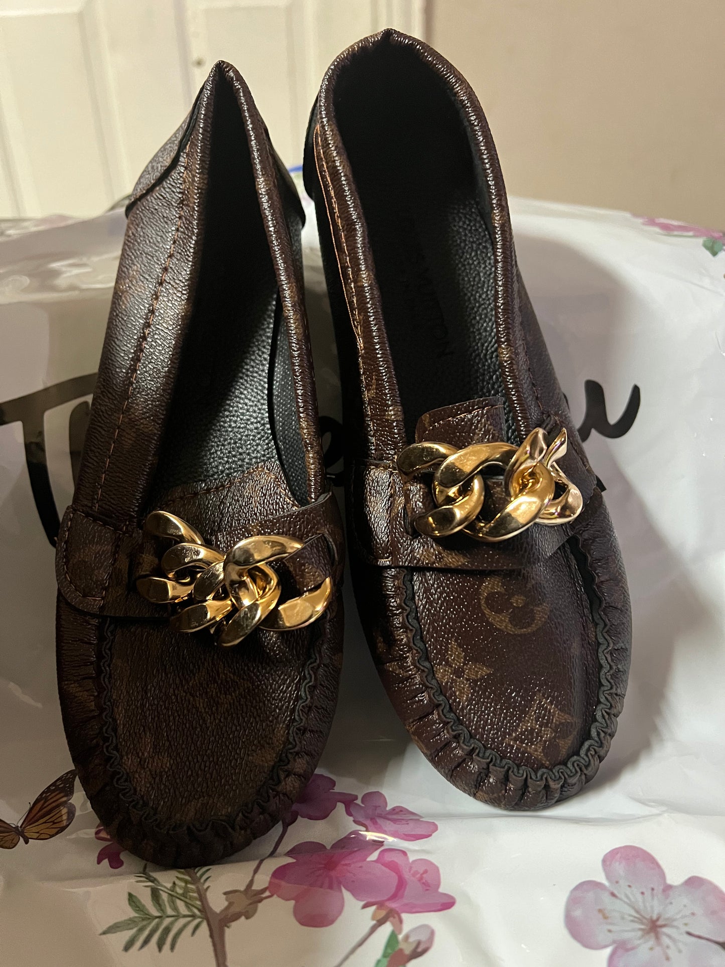 Luxurious lv shoes